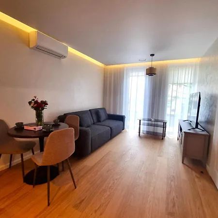 Apartment Raudonu Plytu Namai